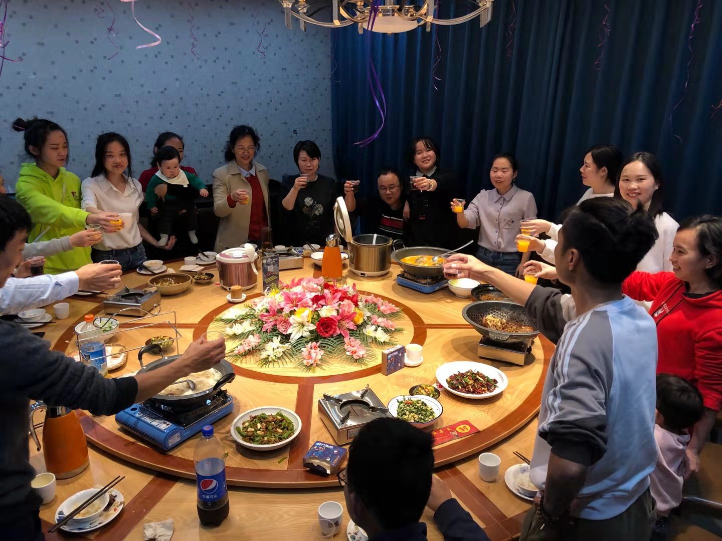 聚餐.jpg 聚餐.jpg